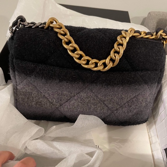 Chanel 19 Handbag Medium New with box - Picture 8 of 10